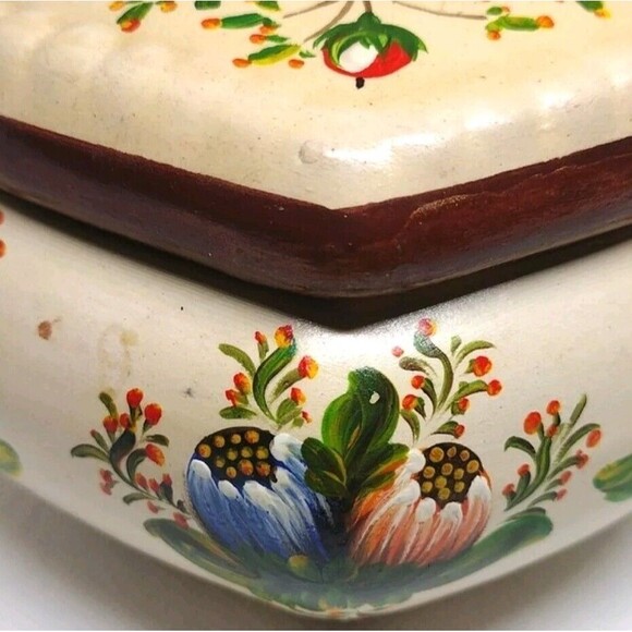 Vtg Floral Heart-Shaped Ceramic Trinket Box Artist Signed Hand-Painted Ceramic - Picture 6 of 14